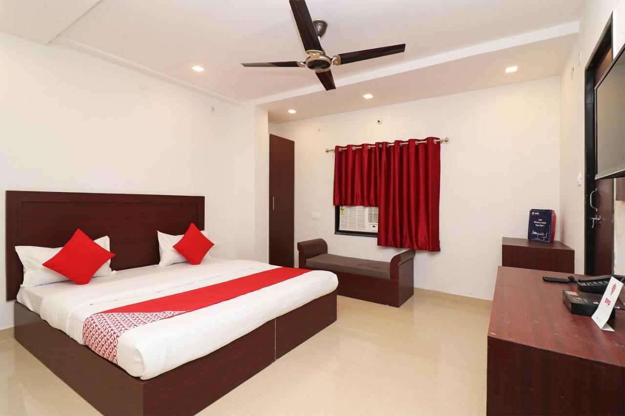 Oyo 1021 Hotel Gayatri Residency Tirath Exterior foto