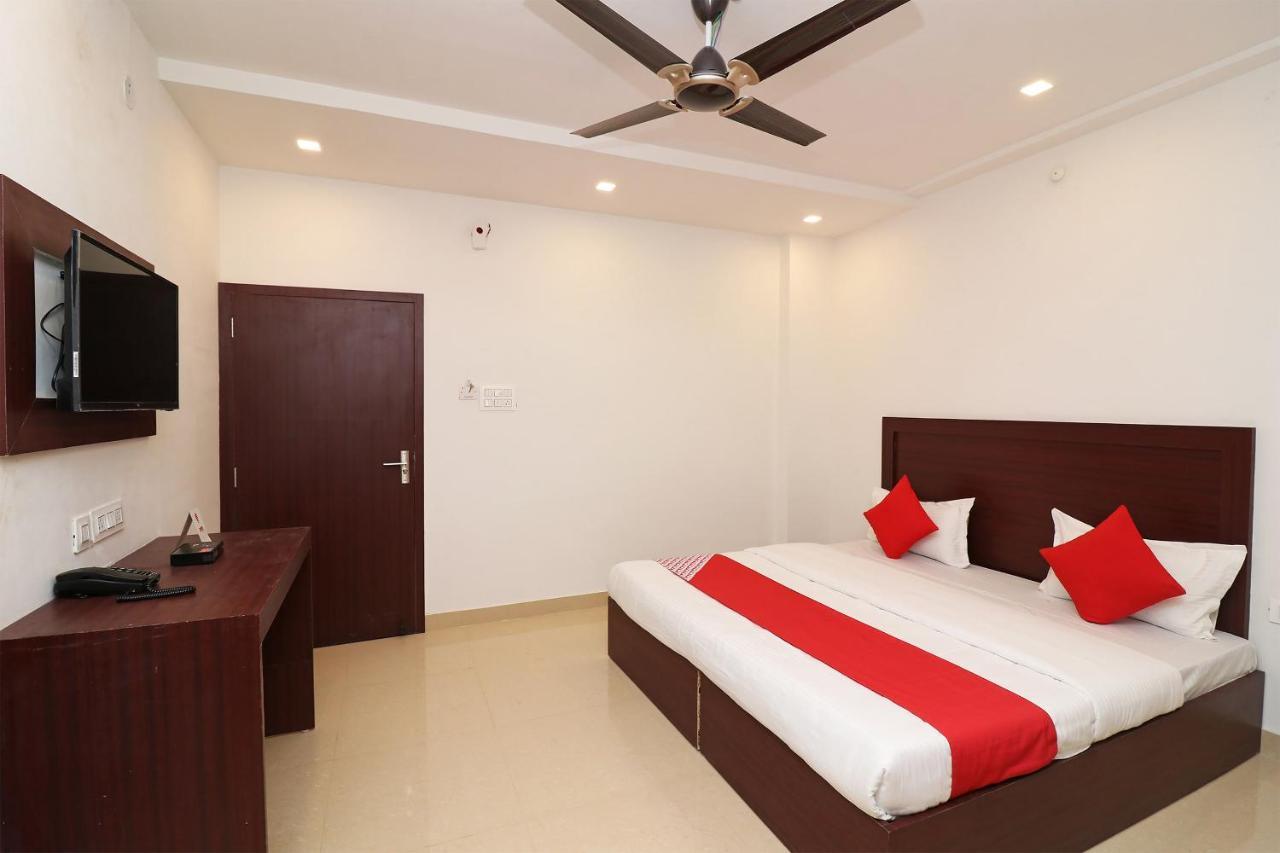 Oyo 1021 Hotel Gayatri Residency Tirath Exterior foto