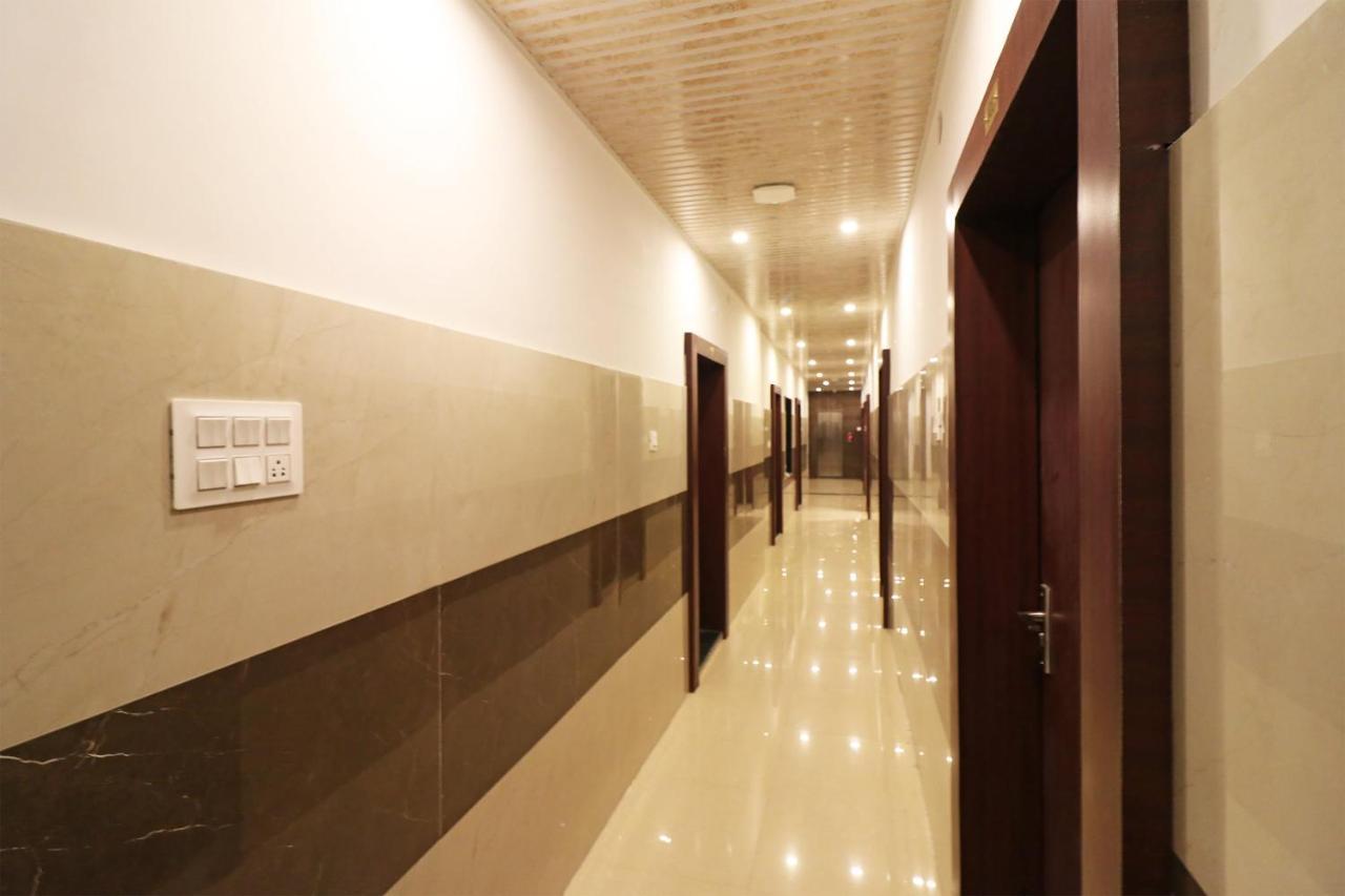 Oyo 1021 Hotel Gayatri Residency Tirath Exterior foto