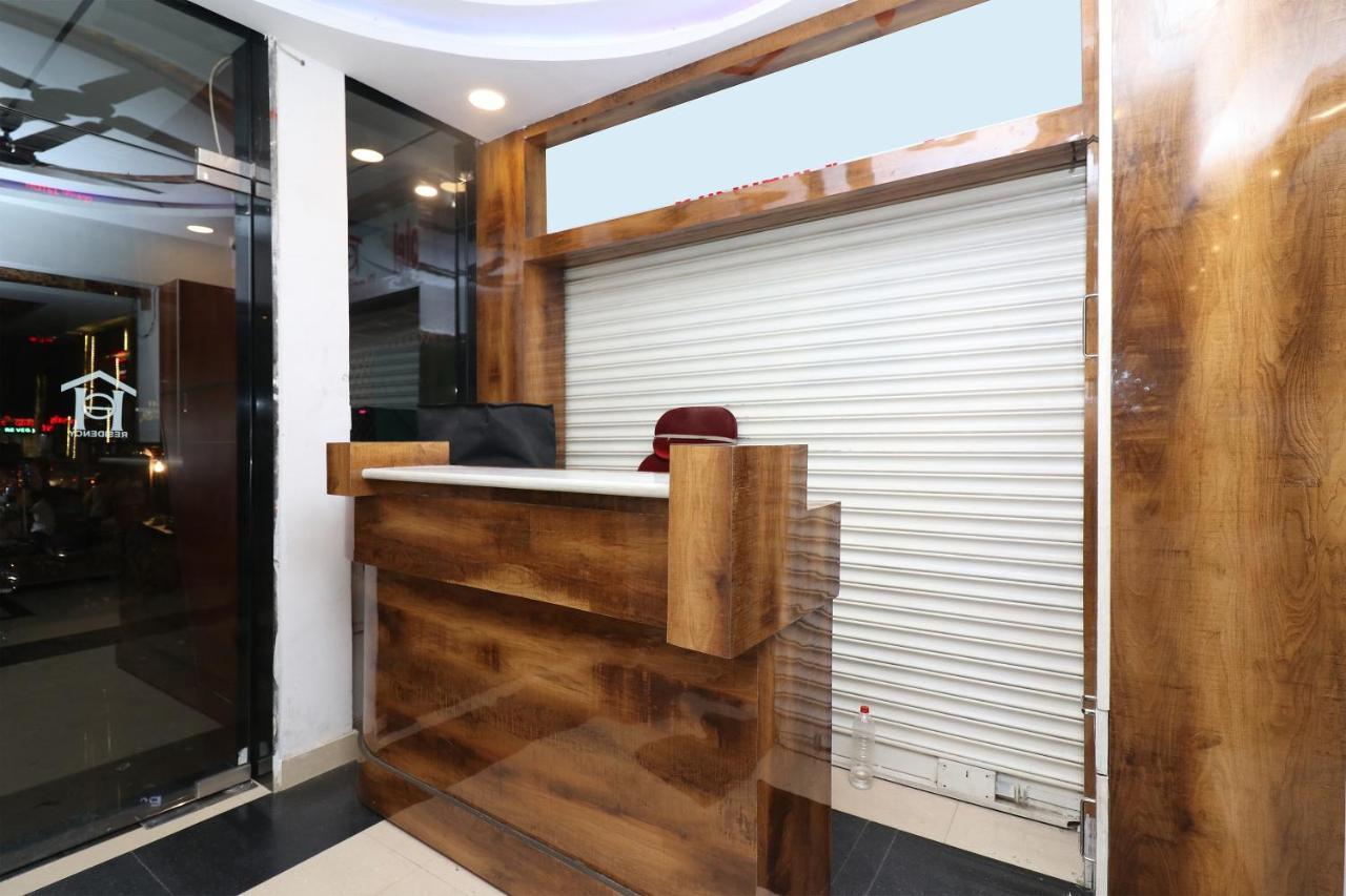 Oyo 1021 Hotel Gayatri Residency Tirath Exterior foto